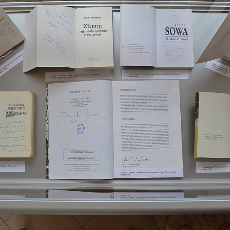 122_3_ksiazka-z-autografem.jpg