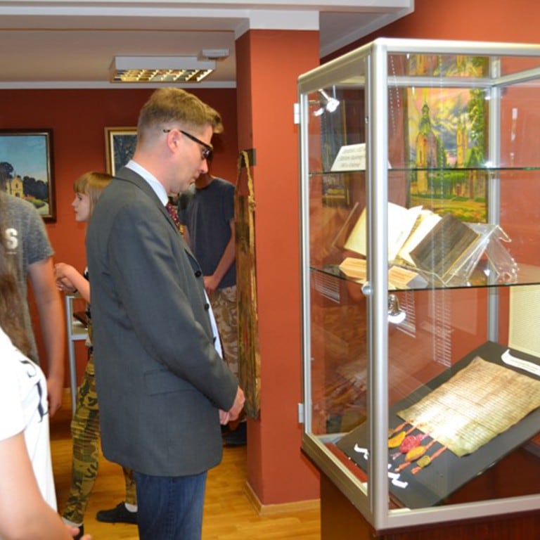 199_7_wystawa-wincenty-kadlubek-i-jego-kronika.jpg