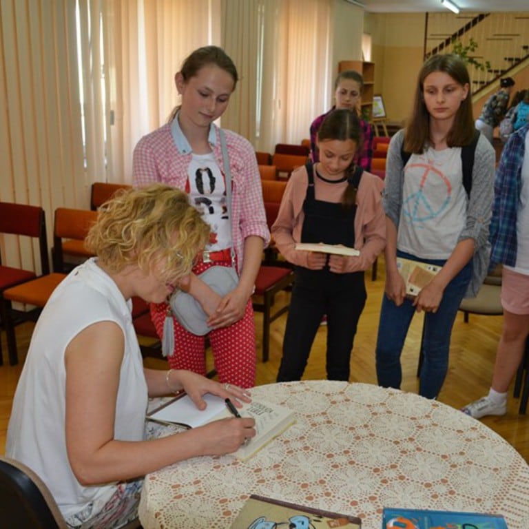 201_3_spotkanie-autorskie-z-joanna-jagiello.jpg