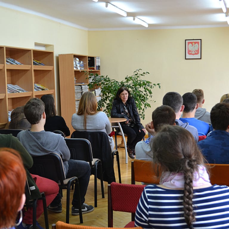 87_1_spotkanie-autorskie-z-katarzyna-ryrych.jpg