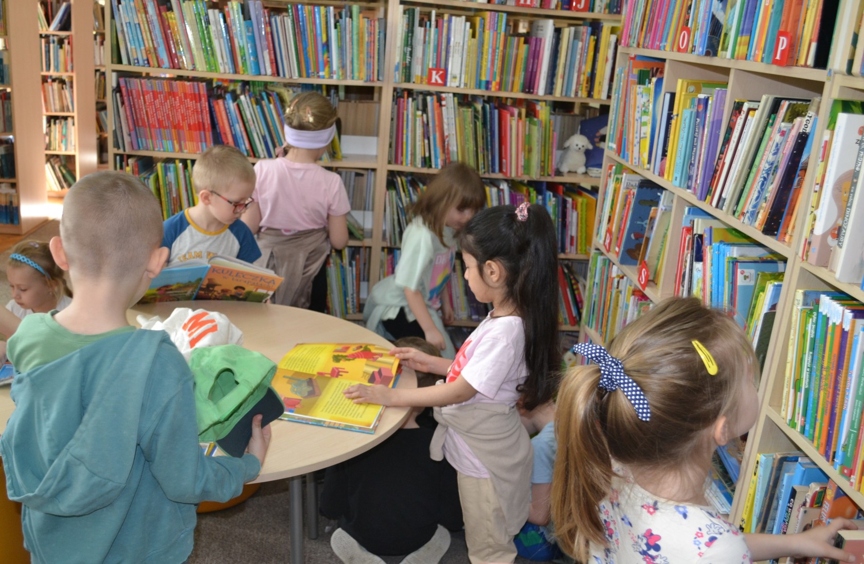 Przedszkolak w bibliotece